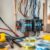 Jak bezpiecznie i zgodnie z przepisami wymienić instalację elektryczną w mieszkaniu z wielkiej płyty: krok po kroku i najczęstsze wyzwania